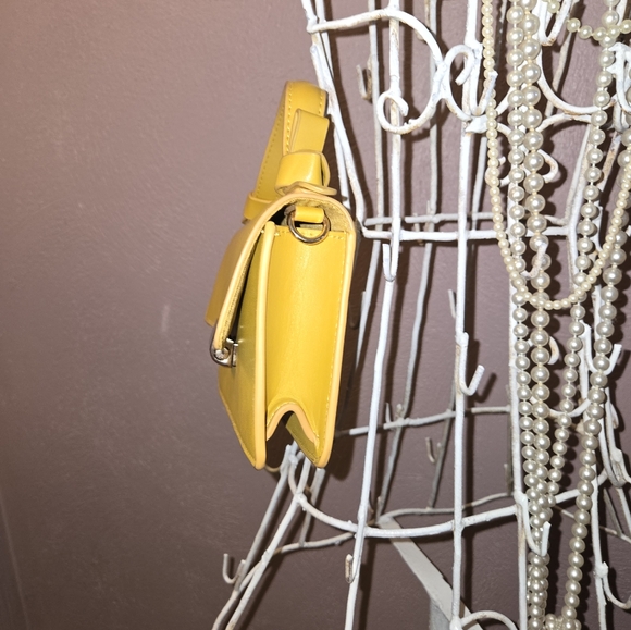 A New Day Small Yellow Purse - Picture 4 of 7